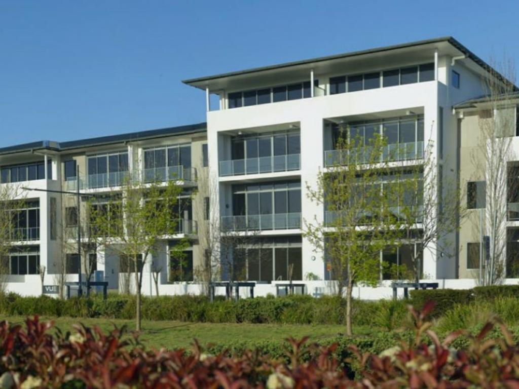 3.02/1 Centennial Dr, Campbelltown, NSW 2560