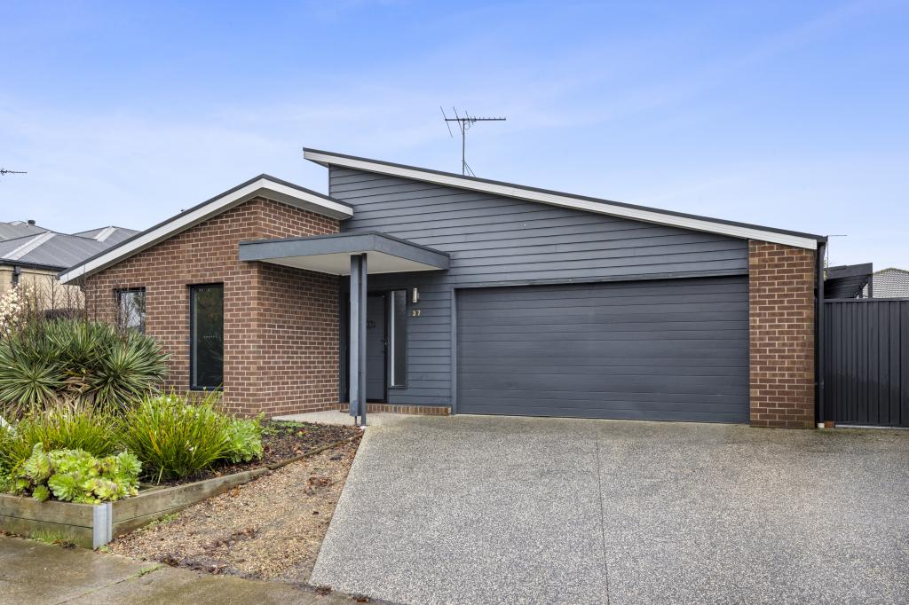 37 Tannin Way, Waurn Ponds, VIC 3216