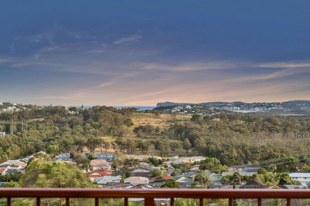 8 Valley View Rd, Bateau Bay, NSW 2261