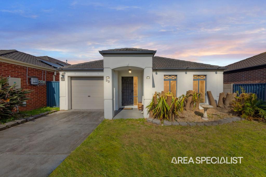 33 Stringy Bark Cct, Pakenham, VIC 3810