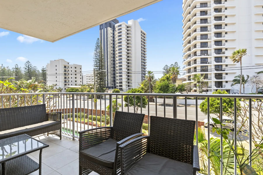 10/111 OLD BURLEIGH RD, BROADBEACH, QLD 4218