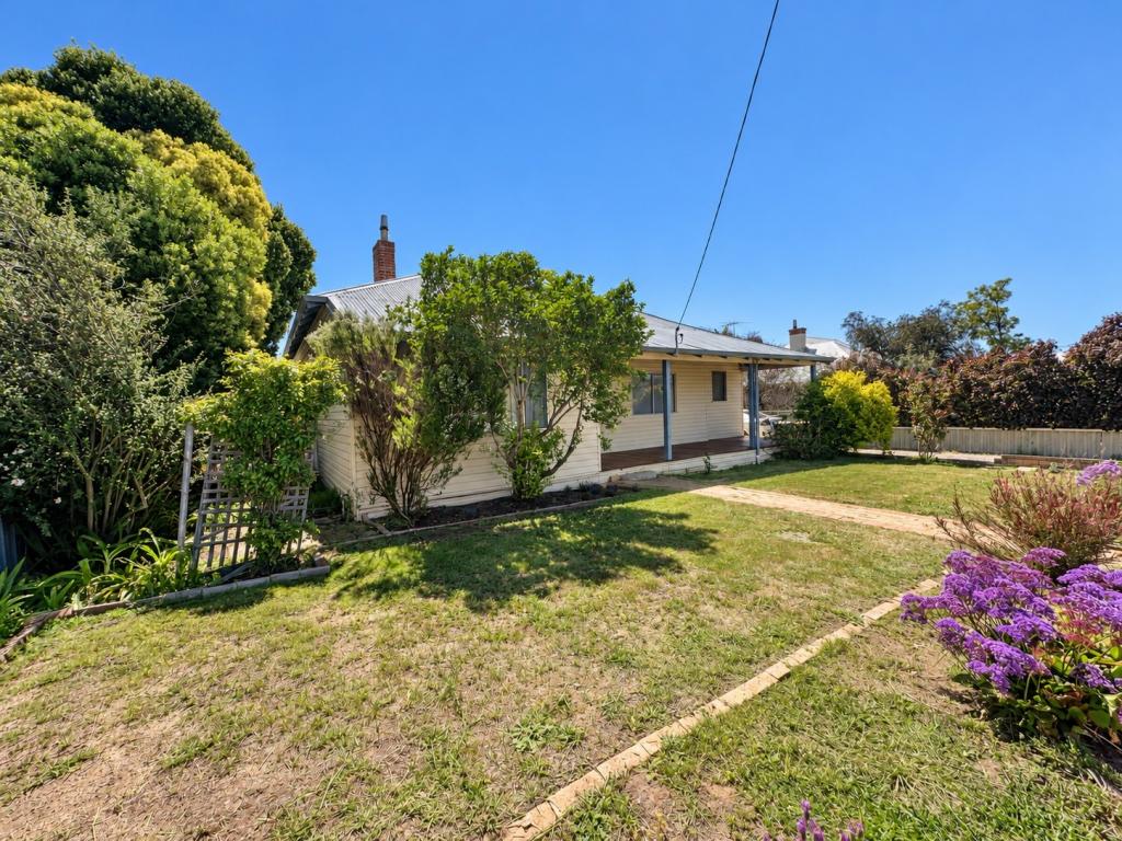 24 FURNIVAL ST, NARROGIN, WA 6312
