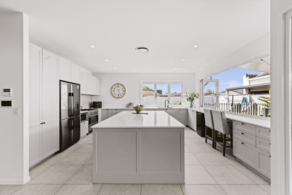 6 Dotterel Dr, Burleigh Waters, QLD 4220