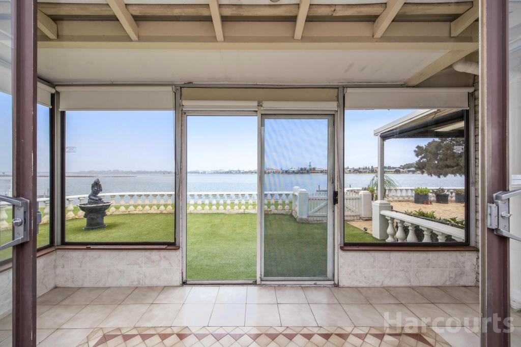 2/11 Leslie St, Dudley Park, WA 6210