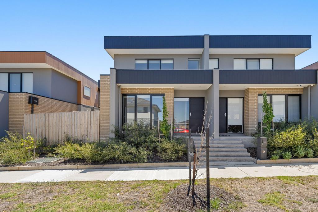 8 Tarnbeck Cct, Clyde North, VIC 3978