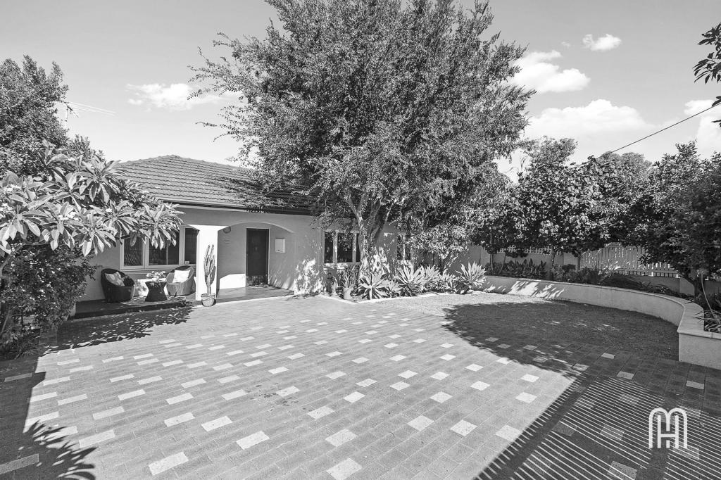 202 Woodside St, Doubleview, WA 6018