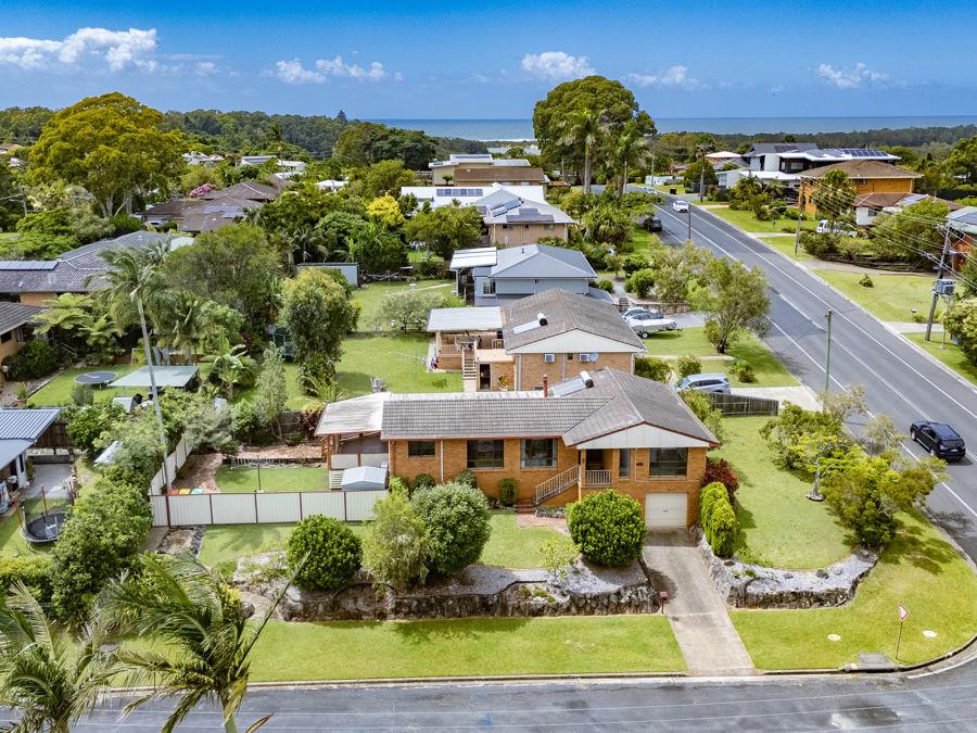 2 TINDARA DR, SAWTELL, NSW 2452
