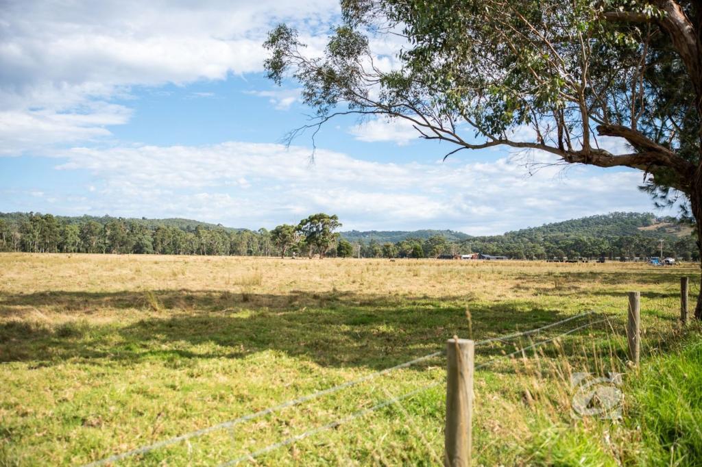 425 Toomuc Valley Rd, Pakenham, VIC 3810