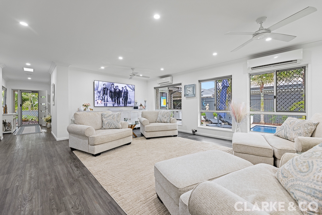 27 Pineview Dr, Beerwah, QLD 4519