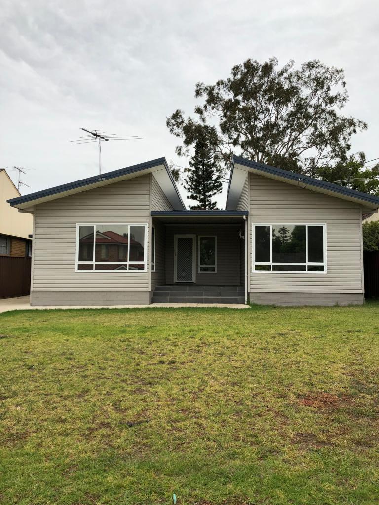 9 ALEXANDER CRES, MACQUARIE FIELDS, NSW 2564