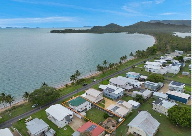 28 Poinciana Ave, Seaforth, QLD 4741