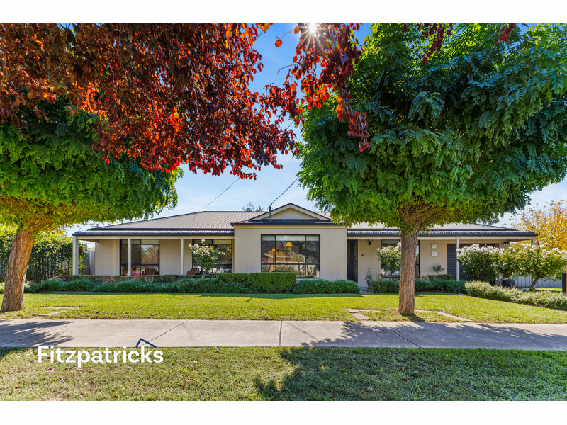 11 Angel St, Lake Albert, NSW 2650