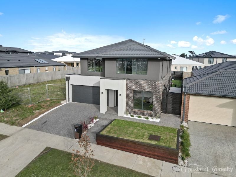18 CLARA DR, CLYDE NORTH, VIC 3978