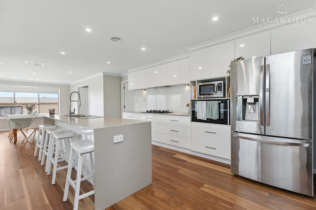 14 Plunkett Dr, Lake Albert, NSW 2650