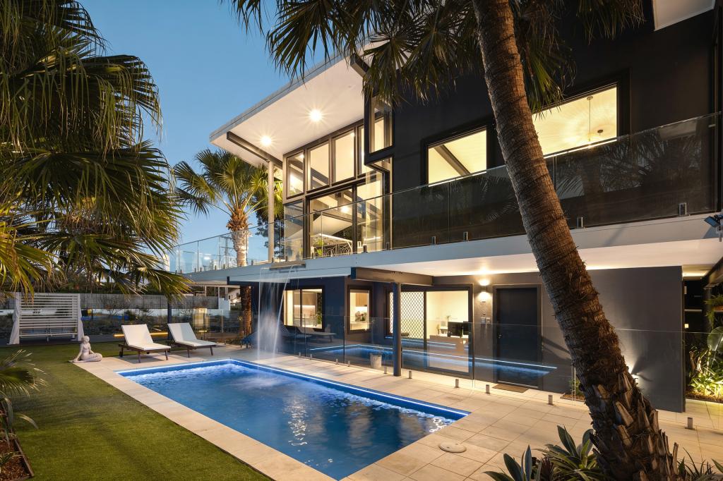3 Cleland Cres, Broadbeach Waters, QLD 4218
