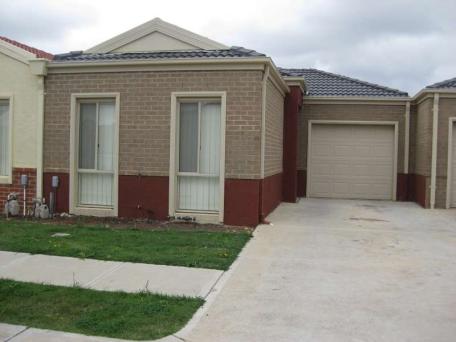 24/17 Crestmont Dr, Melton South, VIC 3338