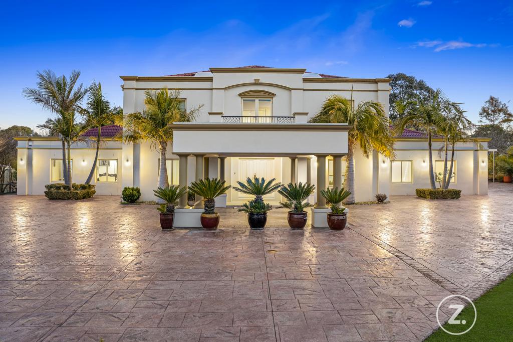 8 CORAM CL, NARRE WARREN NORTH, VIC 3804