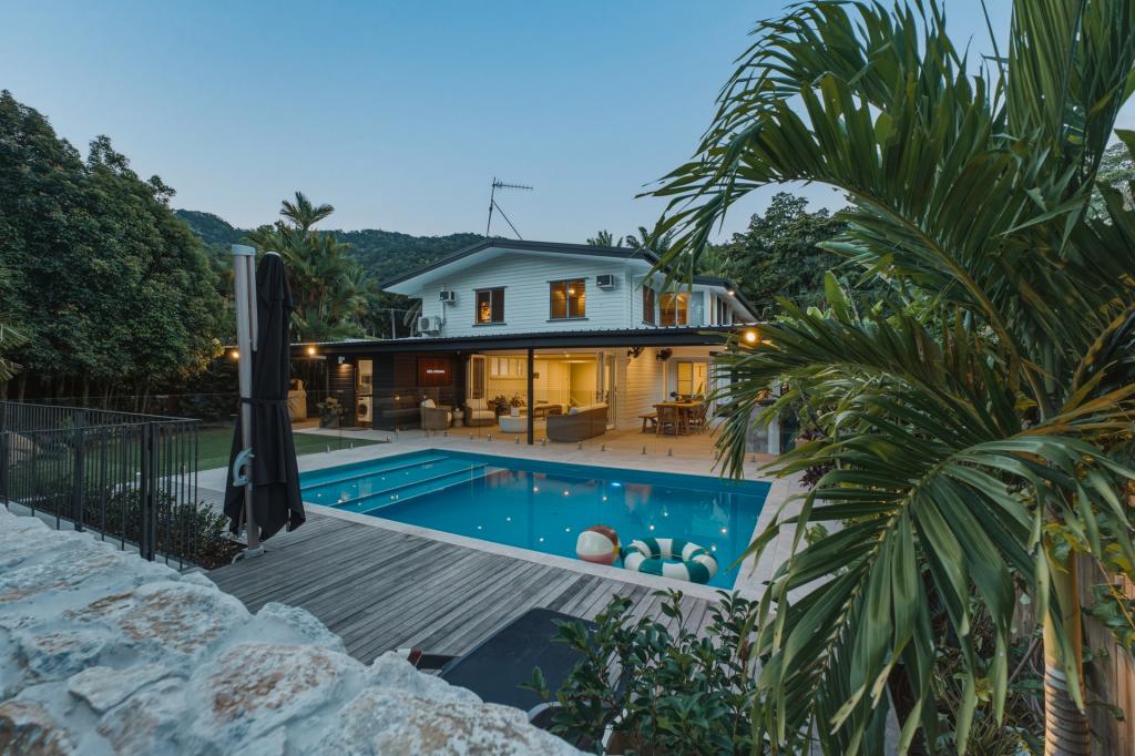 25 Heavey Cres, Whitfield, QLD 4870