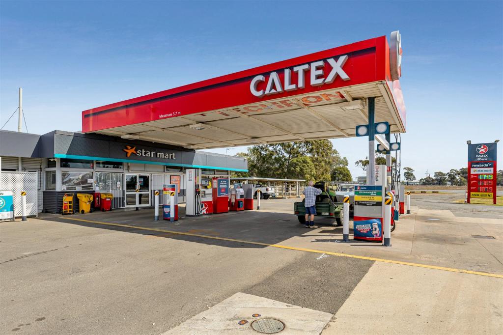 245 BRIDGE ST, OAKEY, QLD 4401