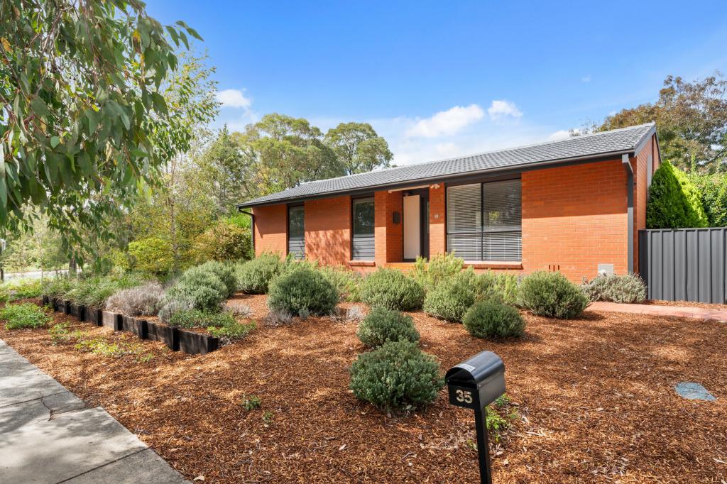 35 Wheeler Cres, Wanniassa, ACT 2903