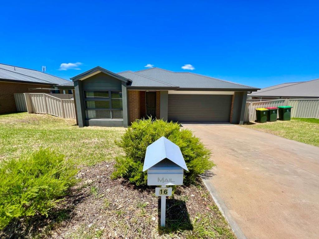 16 Rosewood Ave, Parkes, NSW 2870