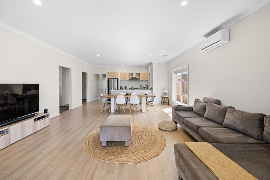 37 FLAGSTAFF ST, ARMSTRONG CREEK, VIC 3217