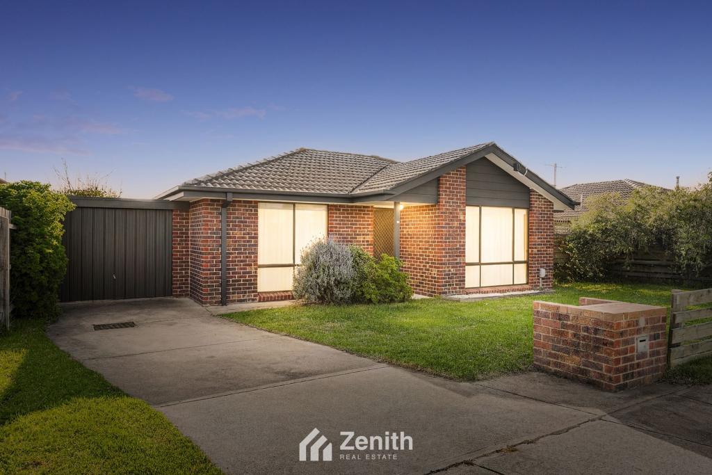 1 Joseph Banks Cres, Cranbourne, VIC 3977