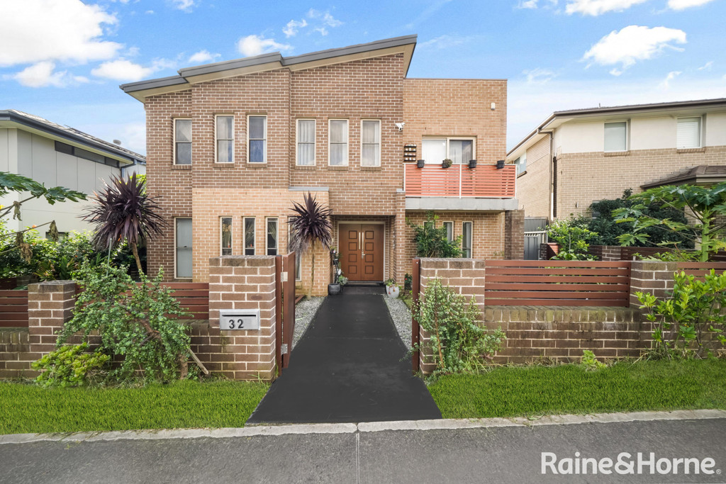 22 Isabella Cres, Glenfield, NSW 2167