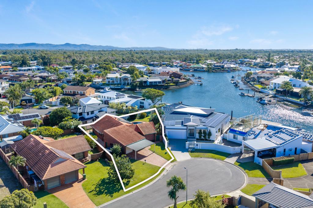 6 Tari Ct, Runaway Bay, QLD 4216