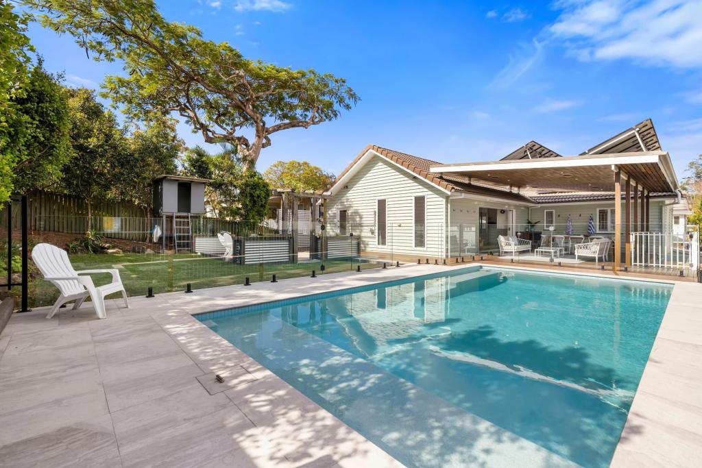 6 BROADBENT ST, ASHGROVE, QLD 4060
