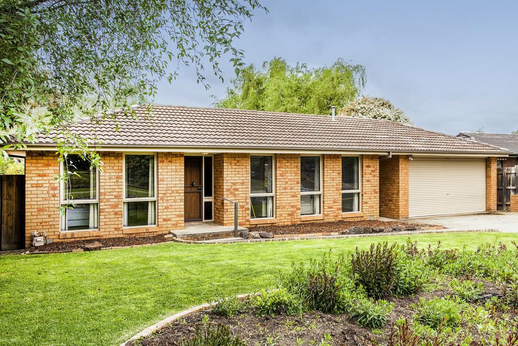 54 Churchill Dr, Mooroolbark, VIC 3138