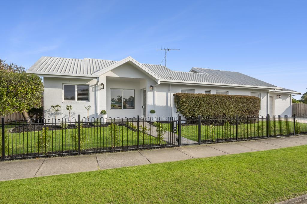 2/33 Glastonbury Dr, Highton, VIC 3216