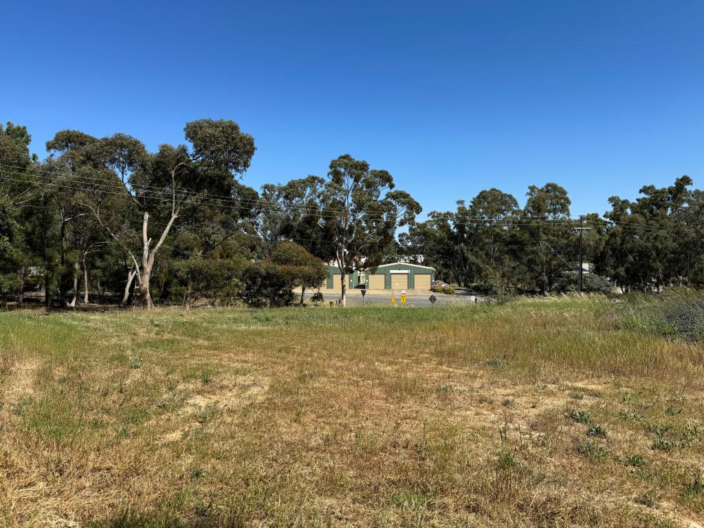 4 York Rd, Clare, SA 5453