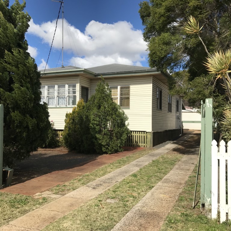 10 Weetwood St, Newtown, QLD 4350