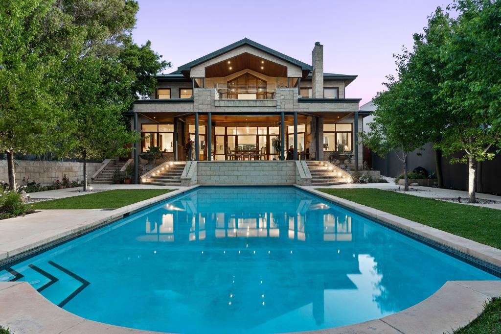 11 Mcneil St, Peppermint Grove, WA 6011