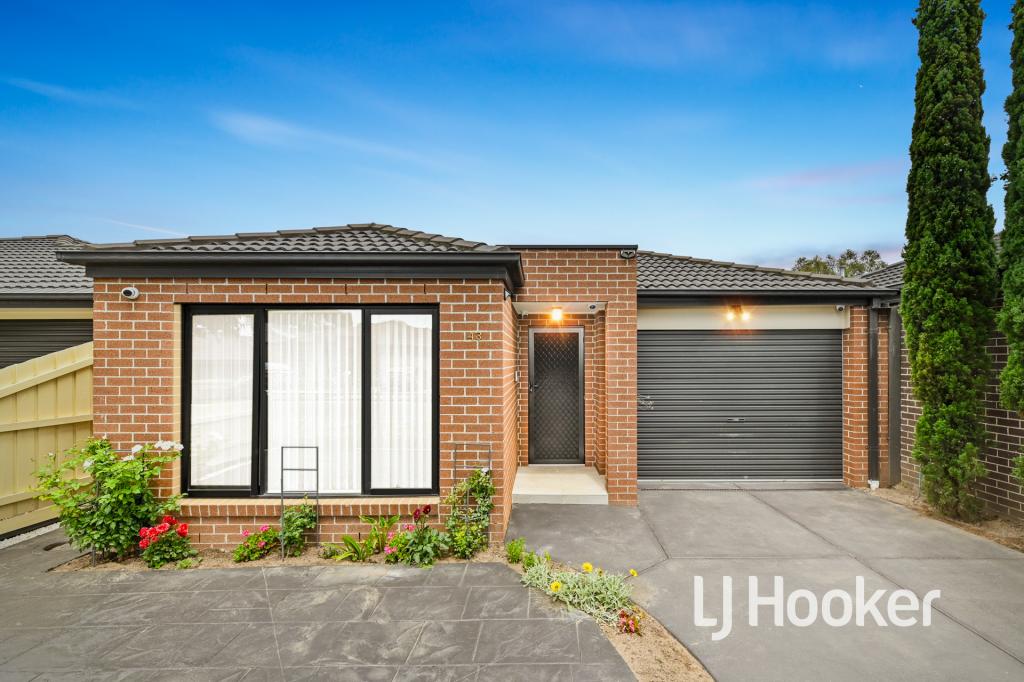 43 THE GLADE, HAMPTON PARK, VIC 3976