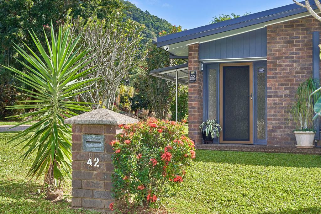 42 Hadrian Ave, Mooroobool, QLD 4870