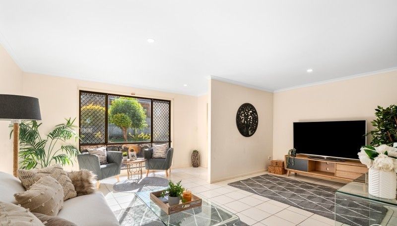 190 Emerald Dr, Regents Park, QLD 4118