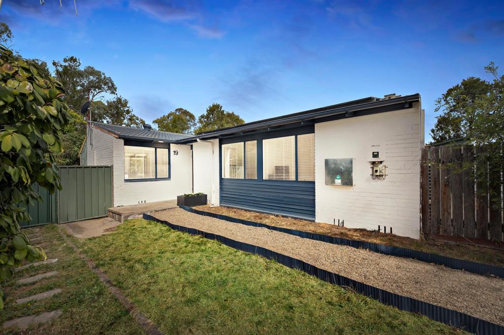 19 Donnison Pl, Charnwood, ACT 2615