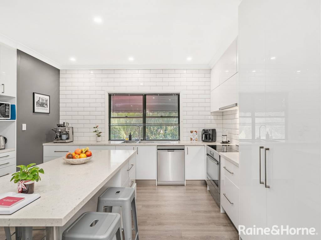 28 Pascali Cres, Eatons Hill, QLD 4037