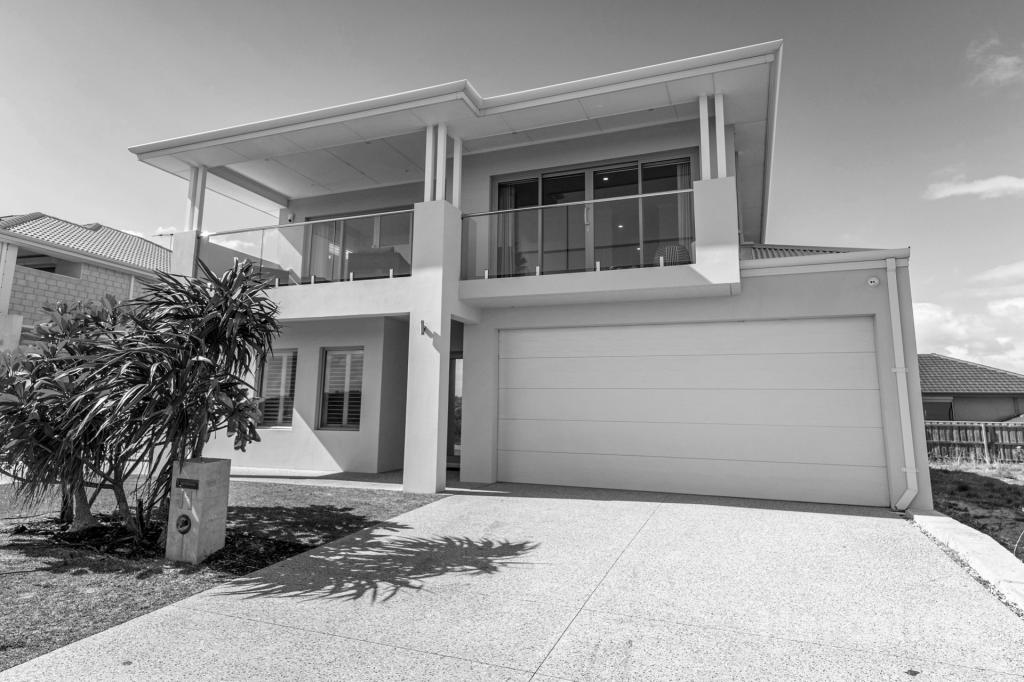 11 Lorea Loop, Halls Head, WA 6210