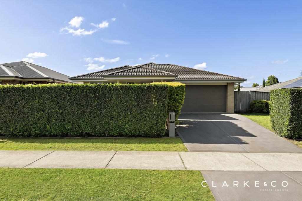 6 WARBLER AVE, ABERGLASSLYN, NSW 2320