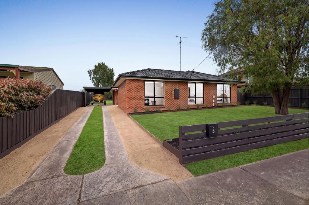 5 Isaac Smith Cres, Cranbourne, VIC 3977