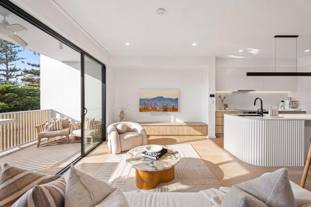 4/2 Twenty Second Ave, Palm Beach, QLD 4221