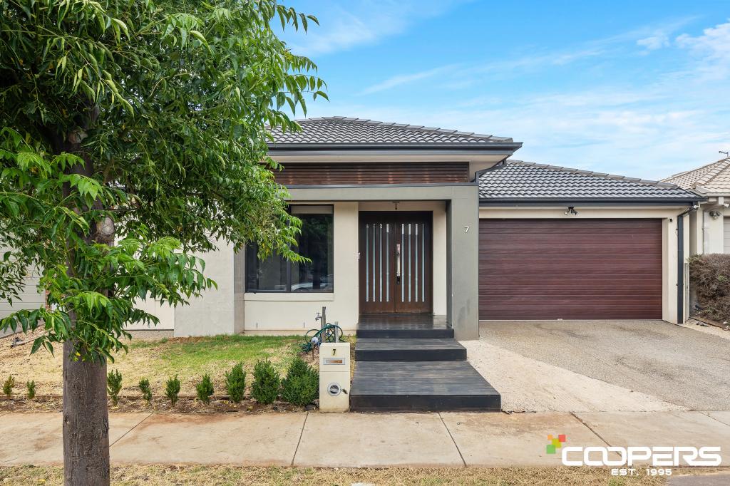 7 Bromley Cct, Thornhill Park, VIC 3335