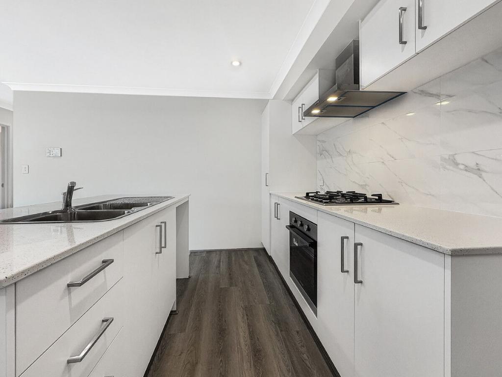 6 Longwood Way, Lakelands, WA 6180