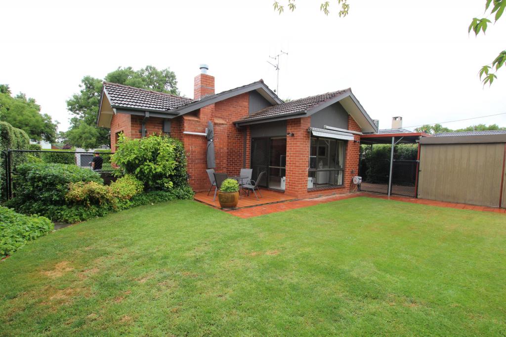 4 Strzelecki Cres, Narrabundah, ACT 2604