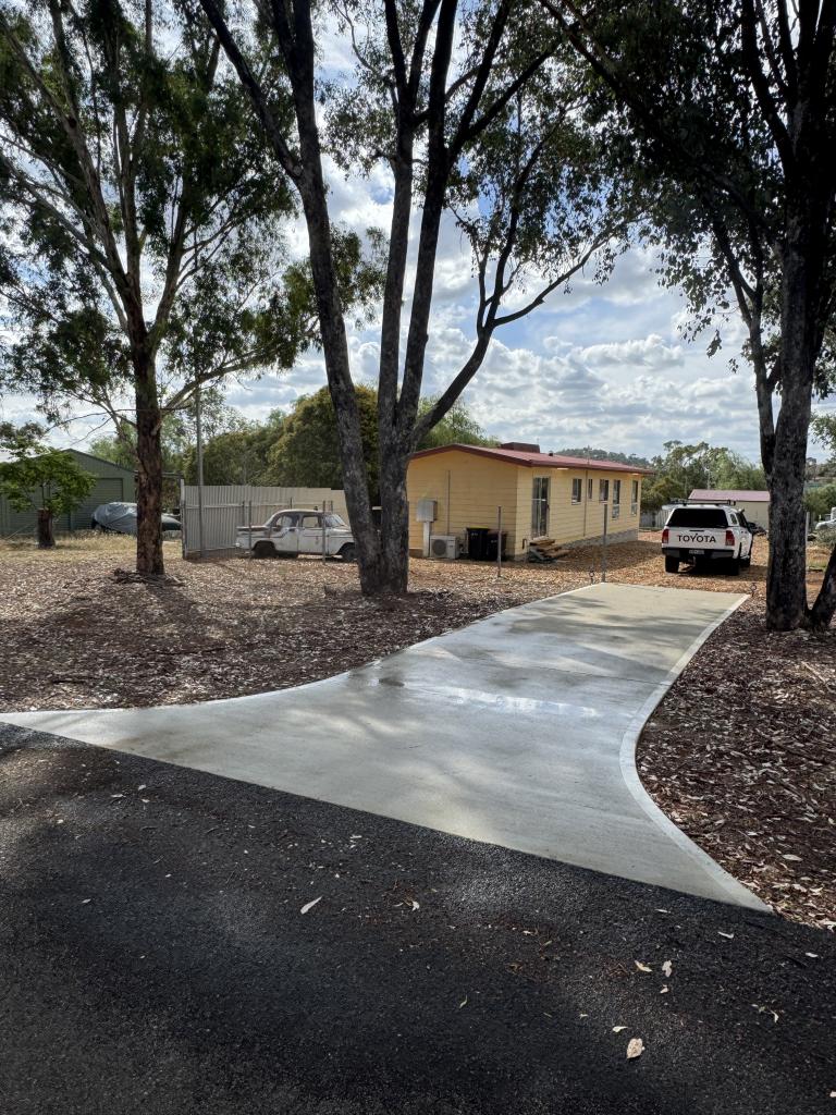 42 Belmore St, Woodstock, NSW 2793