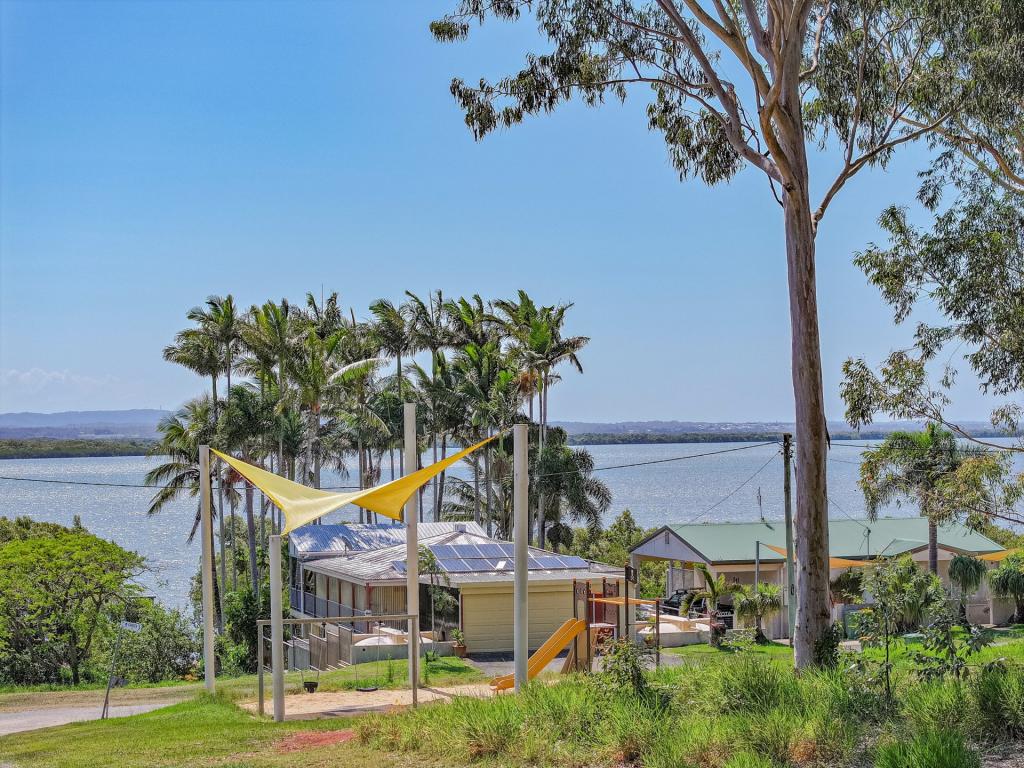 19 Ranora Ave, Russell Island, QLD 4184