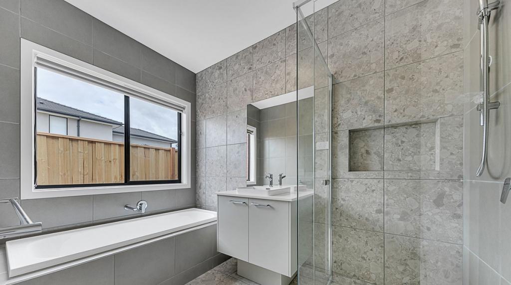 34 TRANQUILITY CRES, ARMSTRONG CREEK, VIC 3217